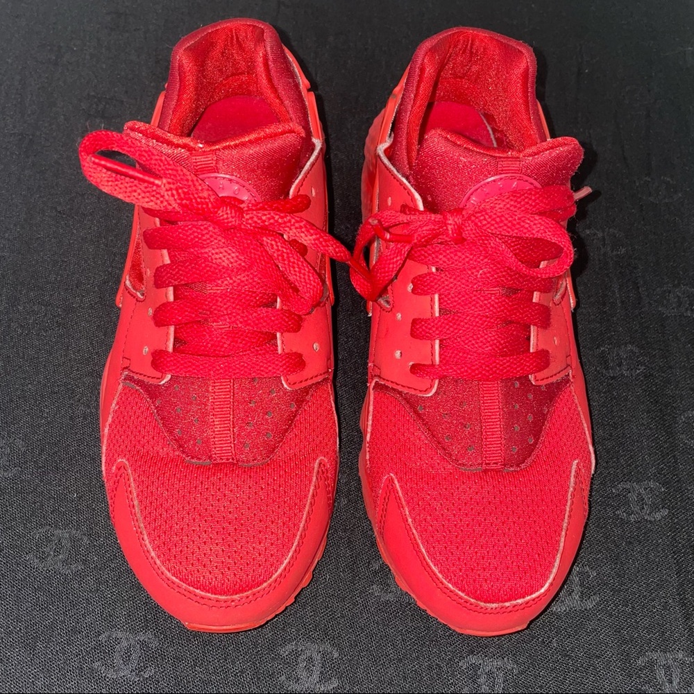 Nike Red Huarache, triple red youth size 5.5